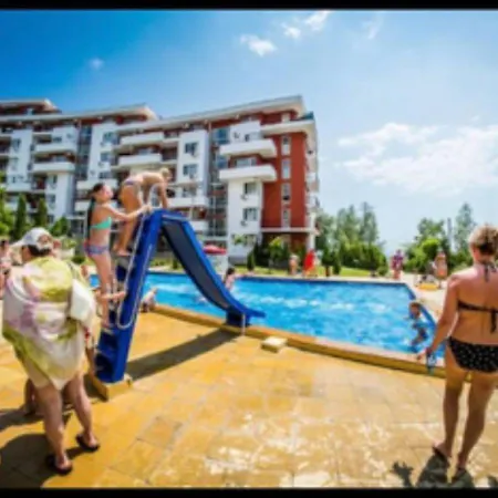 2-комнатные у моря 10 бассейнов Crown Noks