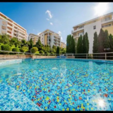 2-комнатные у моря 10 бассейнов Crown Noks Apartamento *